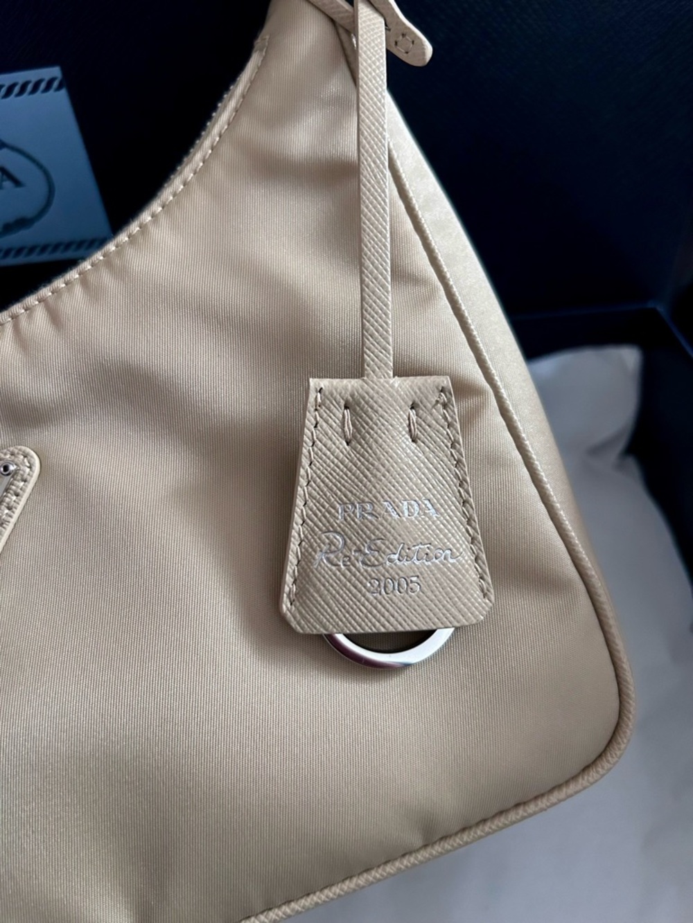 Authentic Prada Re-Edition 2005 Mini - Picture 3 of 14